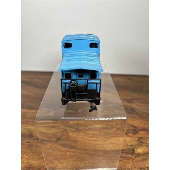 Bachmann HO Scale Great Northern X-106 Blue Caboose - Picture 4 of 7